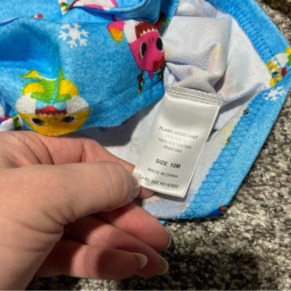 Nickelodeon Baby Shark Pinkfong 12 M Winter Christmas Long Sleeve Top Only - Picture 7 of 9